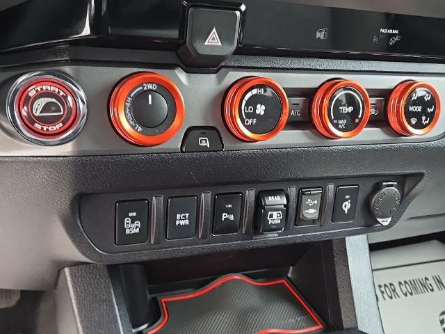 Used 2018 Toyota Tacoma TRD Sport w/ Technology Package image 23