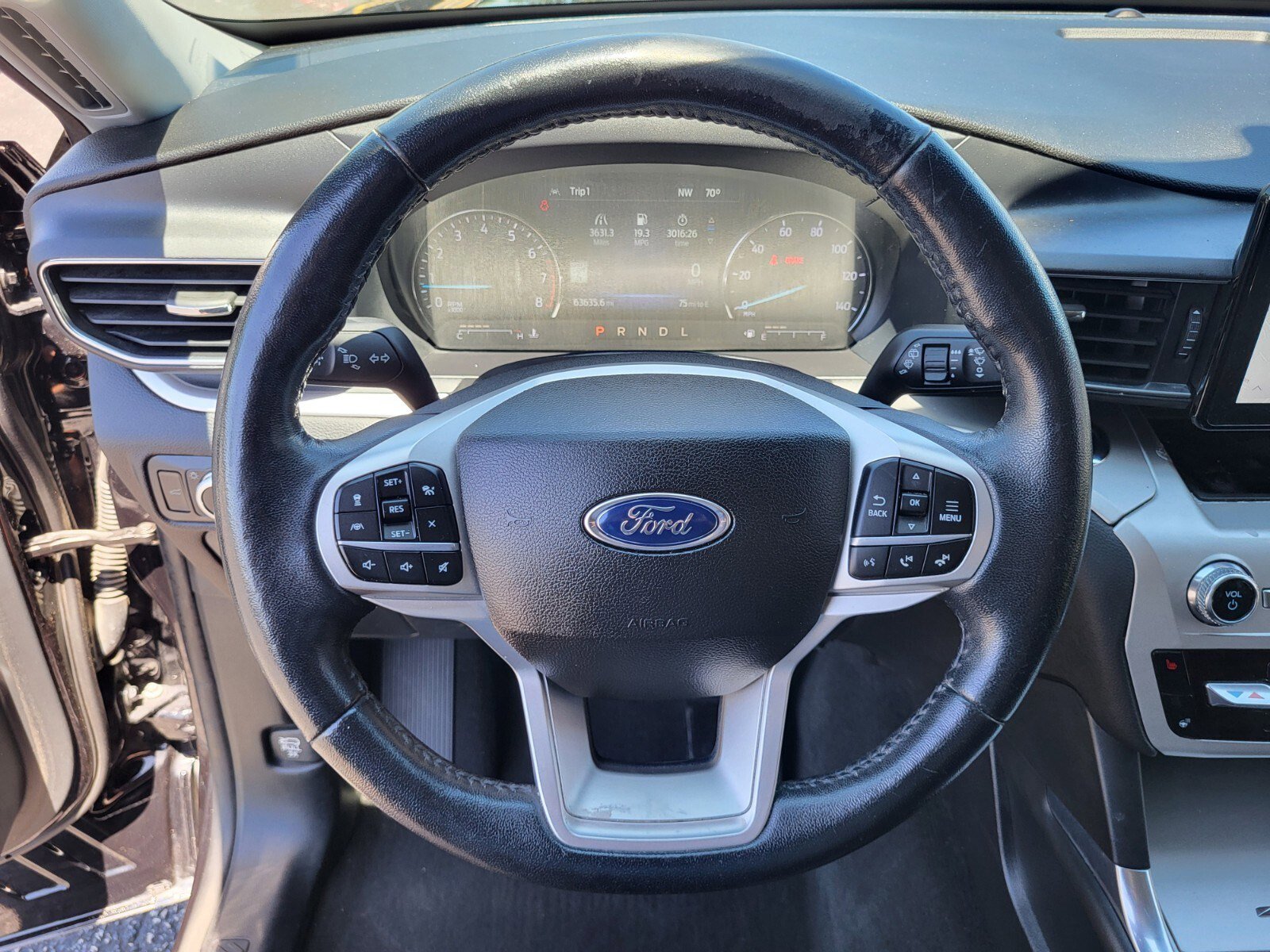 Certified 2022 Ford Explorer XLT w/ Equipment Group 202A AWD/4WD image 26