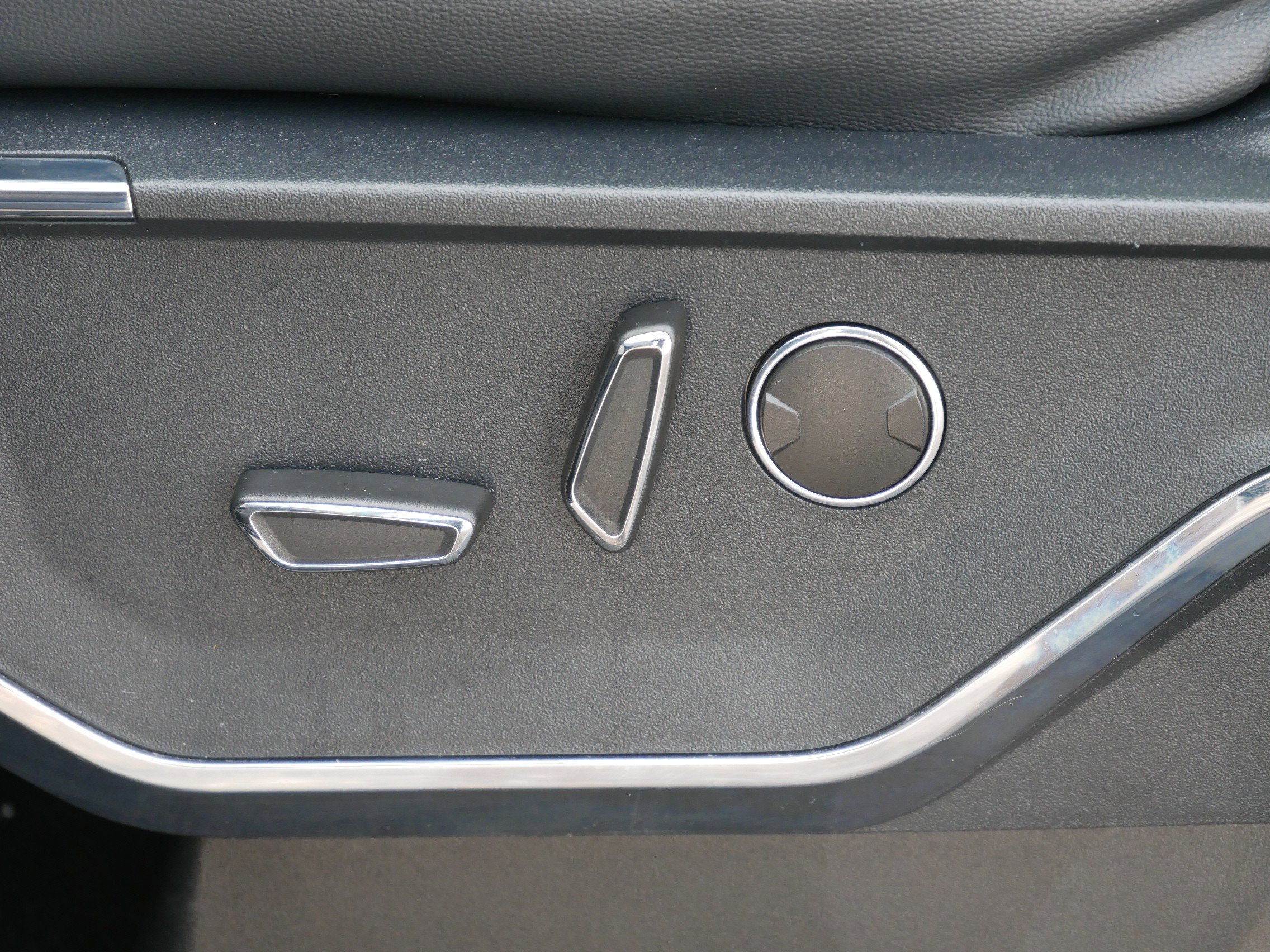 Certified 2022 Ford F150 Lariat w/ Equipment Group 502A High image 40