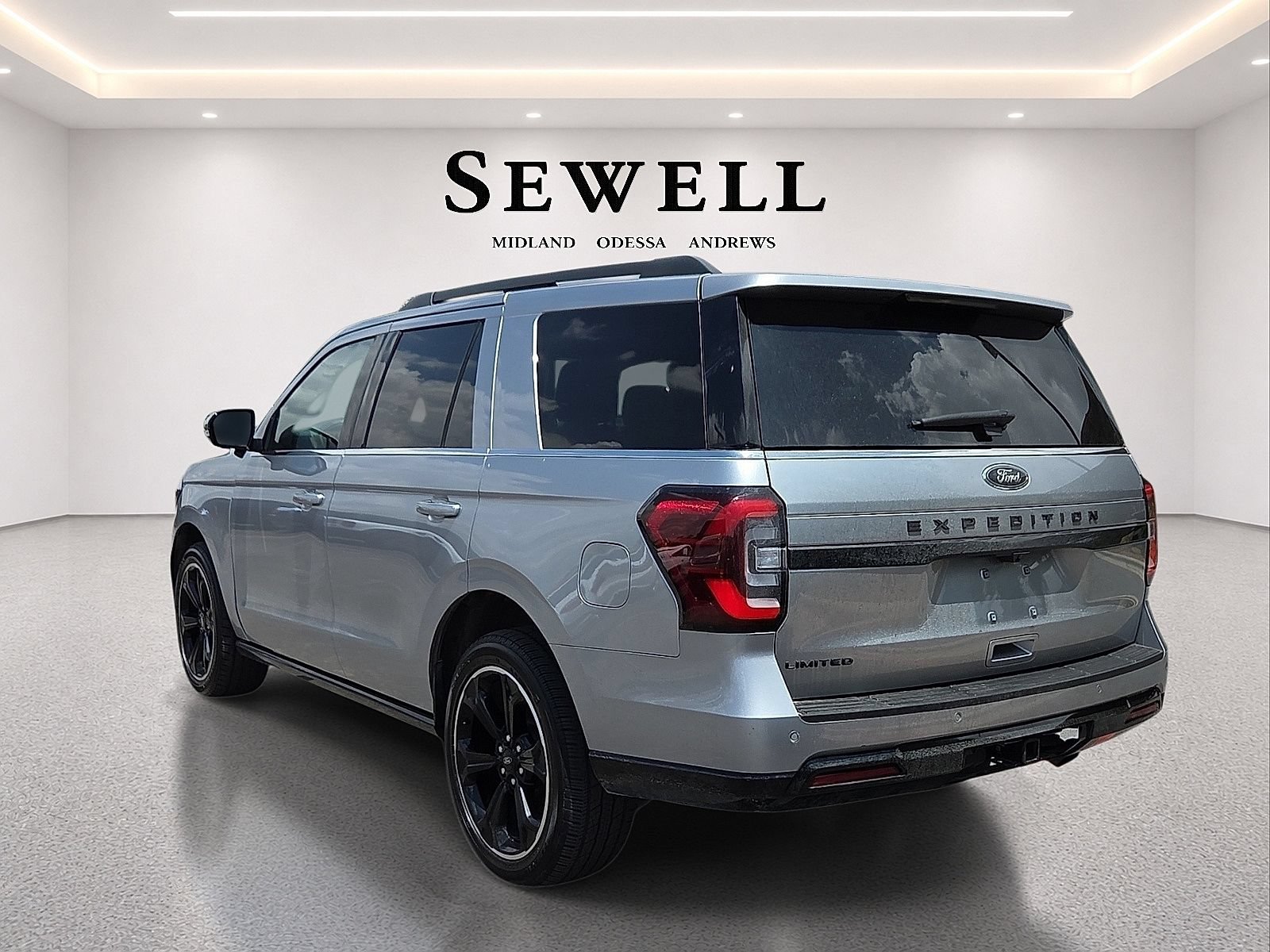 Certified 2024 Ford Expedition Limited RWD image 3