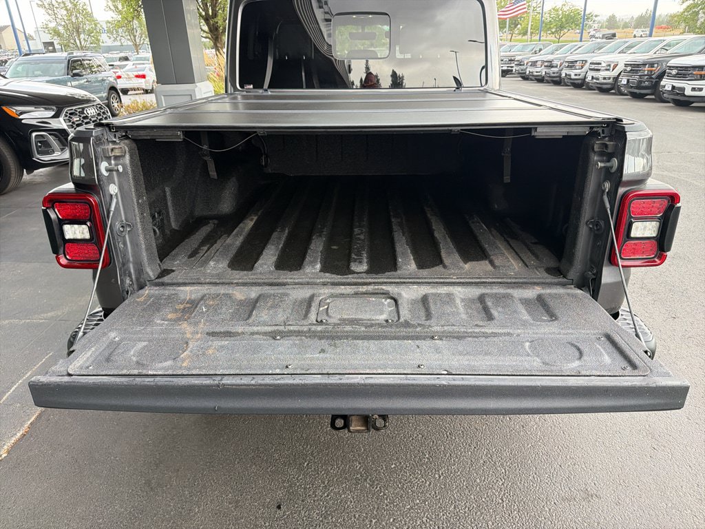 Used 2022 Jeep Gladiator Rubicon w/ LED Lighting Group AWD/4WD image 18