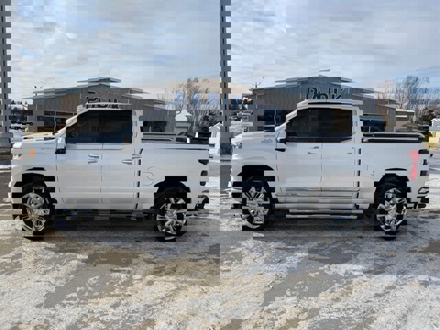 Used 2023 Chevrolet Silverado 1500 High Country w/ High Country Premium Package image 3