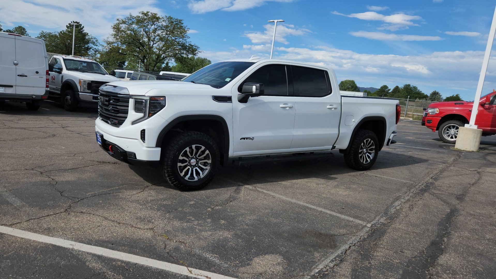 Used 2023 GMC Sierra 1500 AT4 w/ Technology Package AWD/4WD image 4