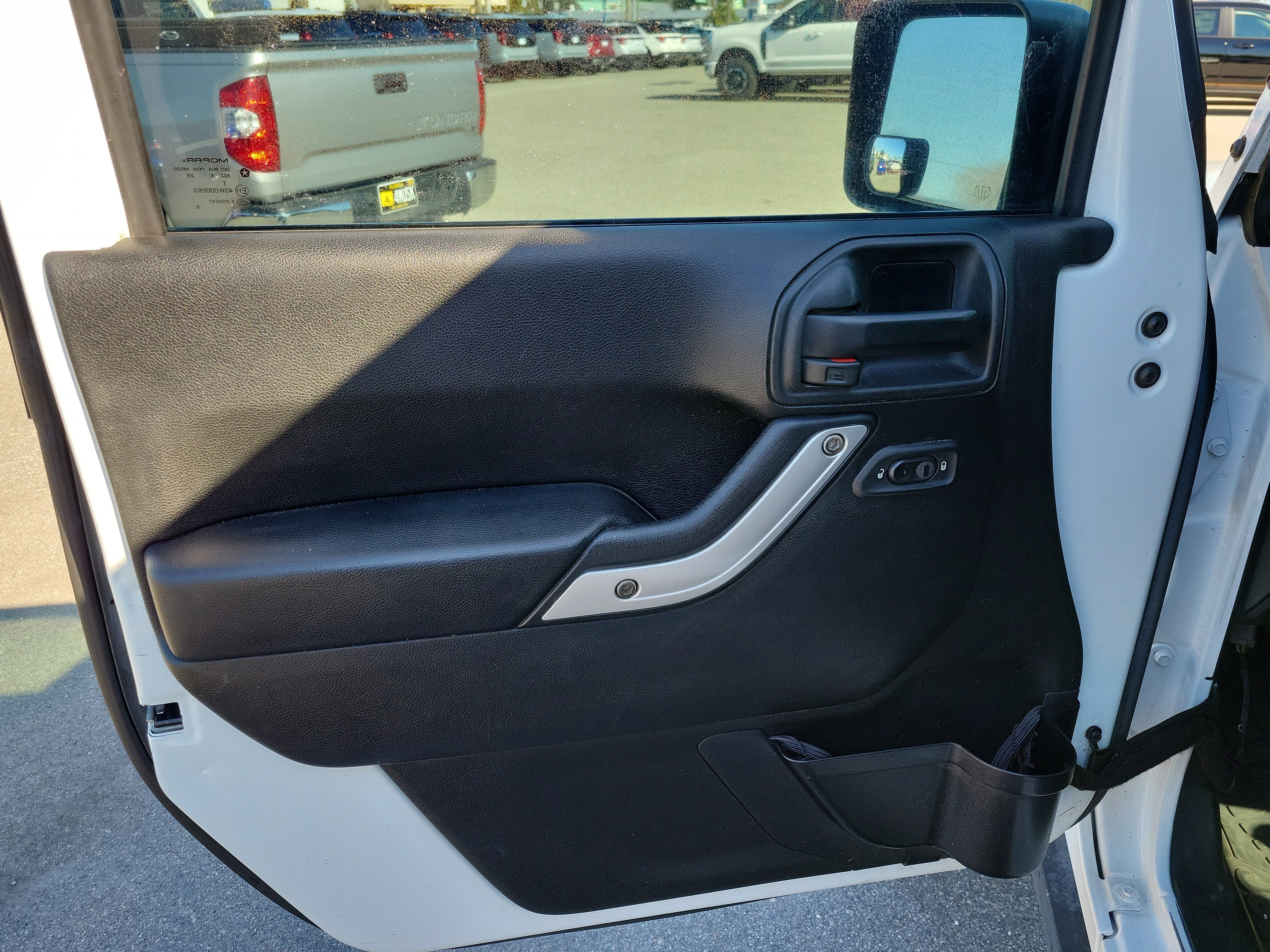 Used 2017 Jeep Wrangler Unlimited Sahara w/ Max Tow Package image 5