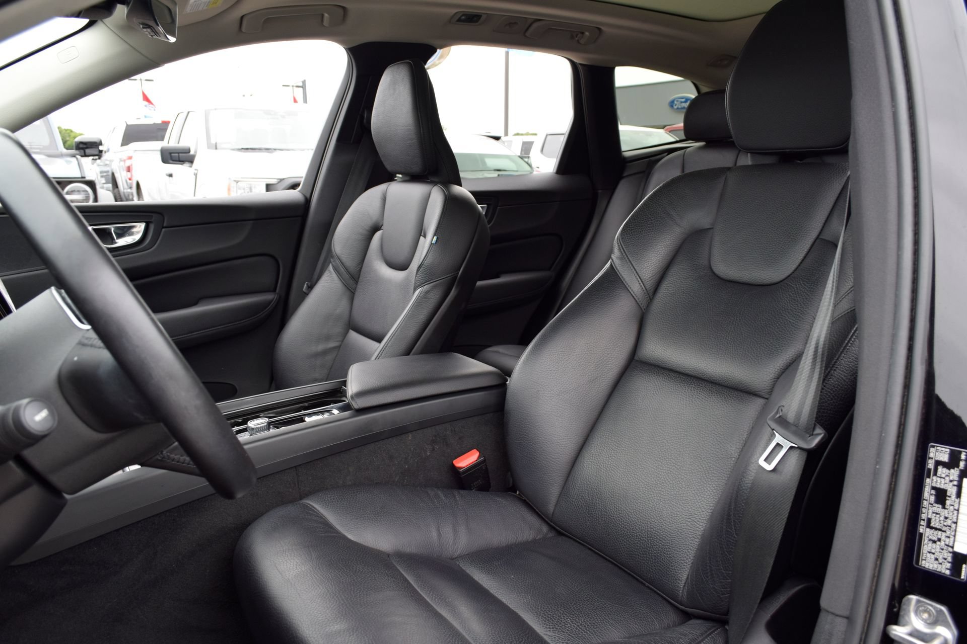 Used 2021 Volvo XC60 T5 Momentum w/ Premium Package FWD image 16