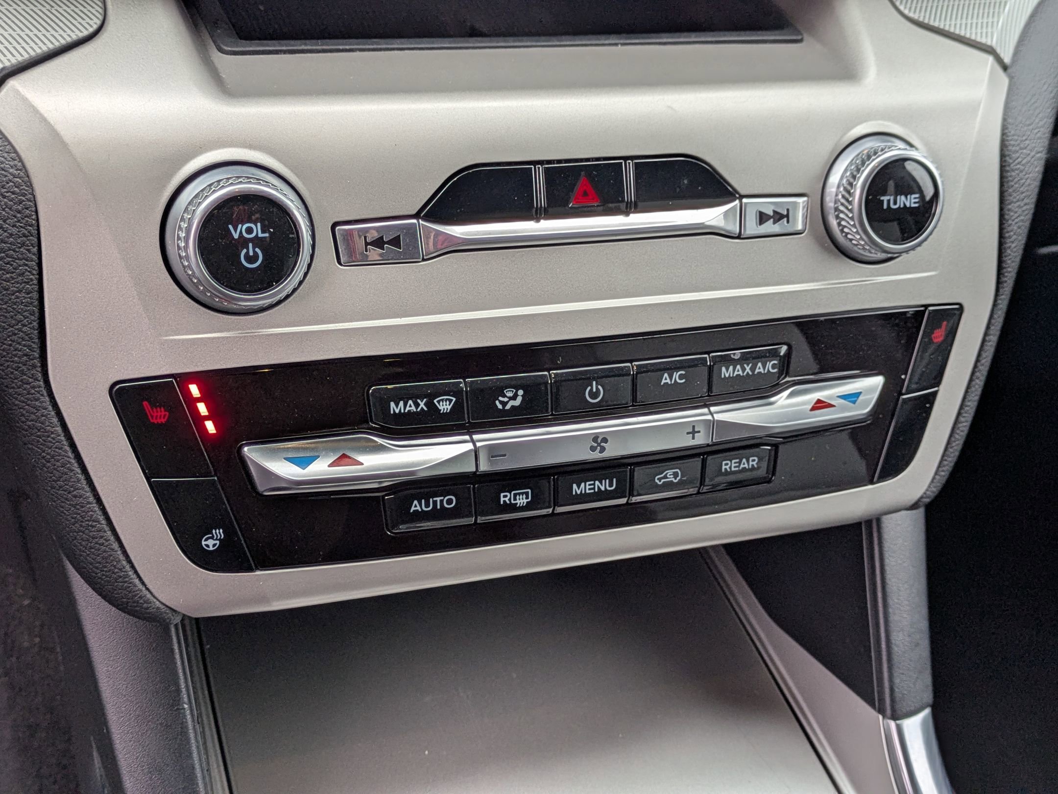 Certified 2022 Ford Explorer XLT w/ Equipment Group 202A image 24