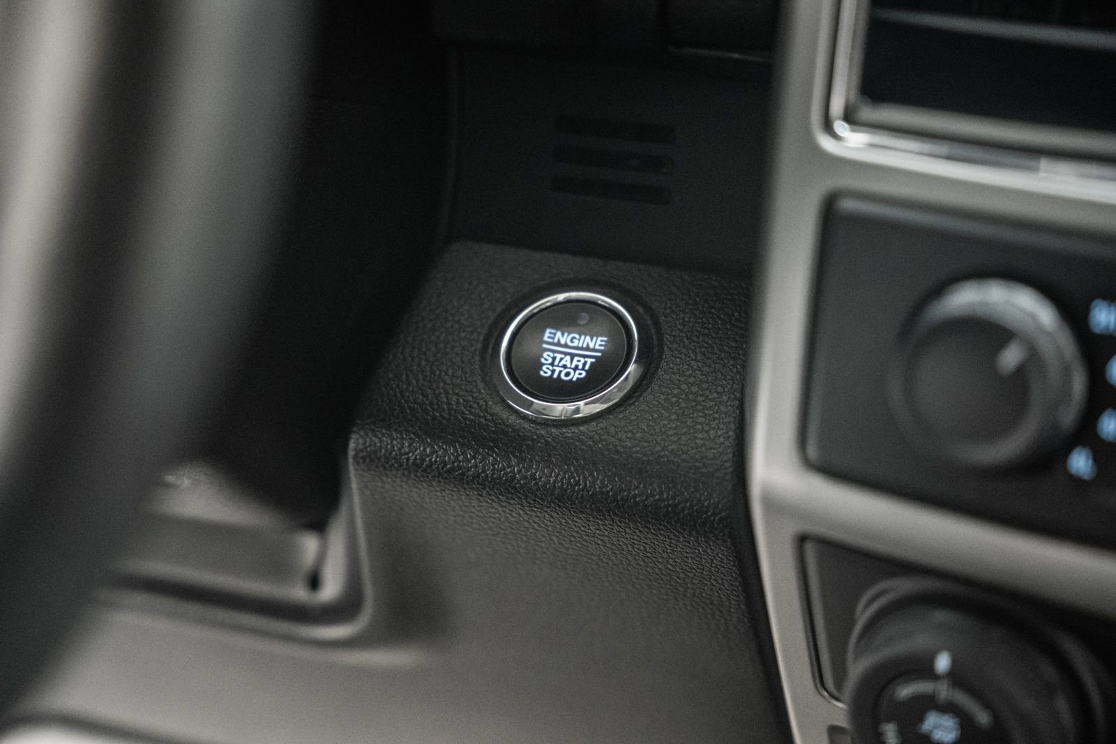 Certified 2019 Ford F150 Lariat w/ Equipment Group 502A Luxury image 32