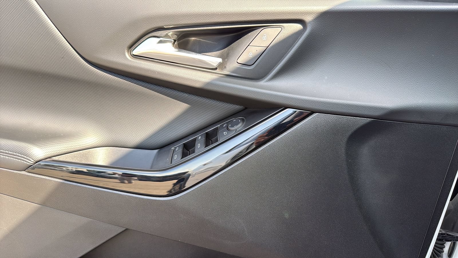 Used 2025 Chevrolet Equinox LT w/ Convenience Package II FWD image 11