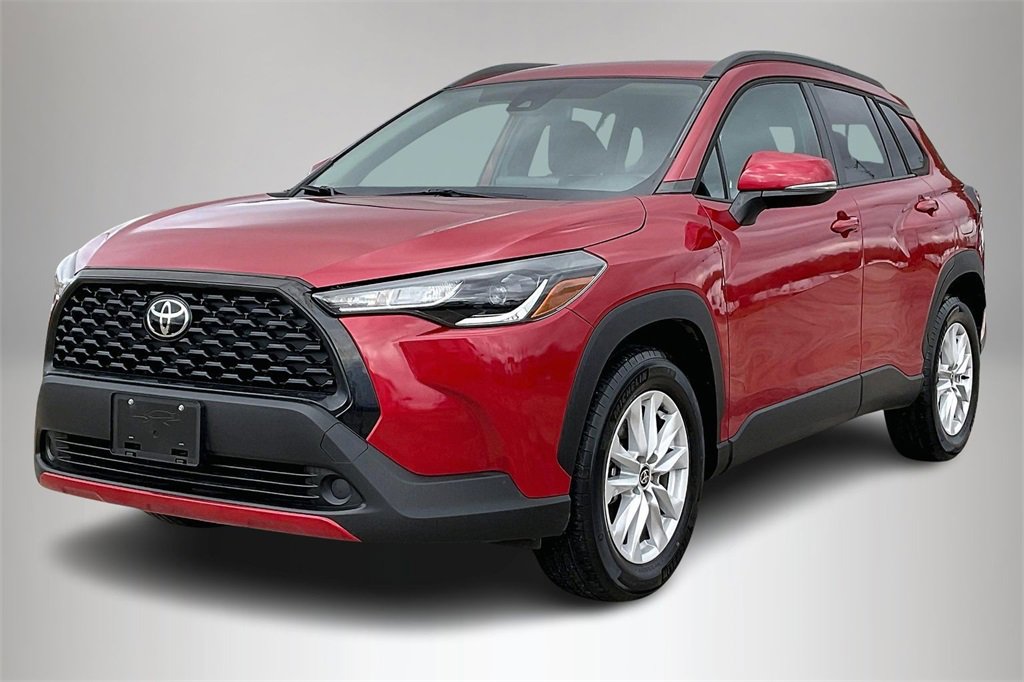 Used 2022 Toyota Corolla Cross LE image 2