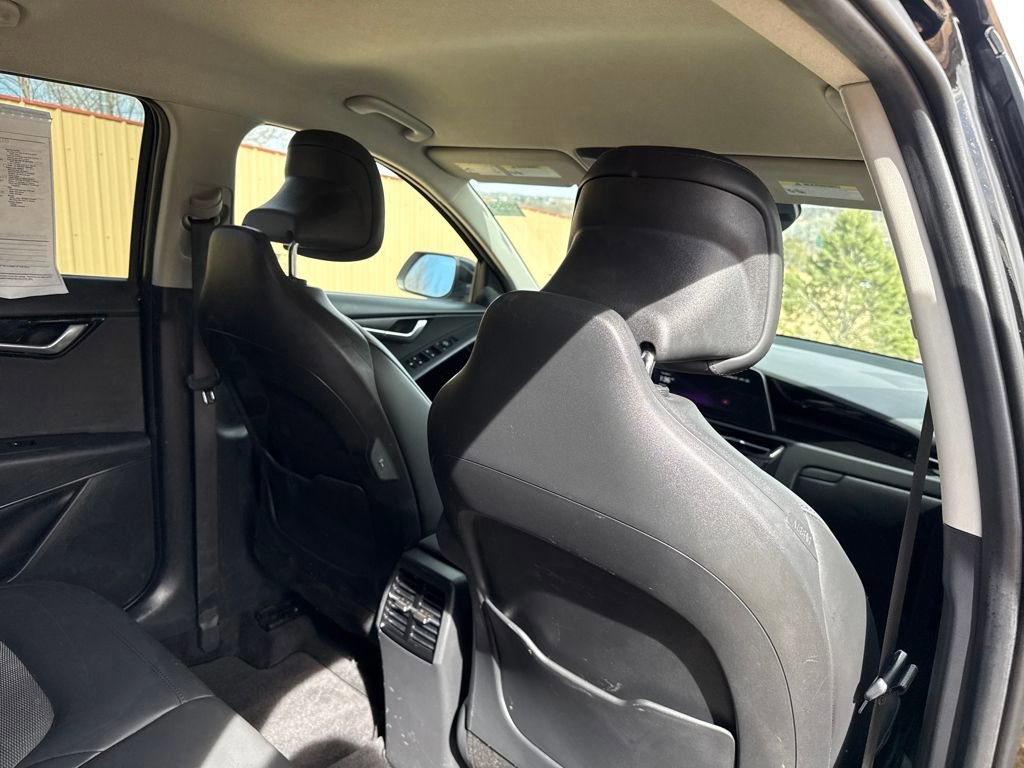 Used 2023 Kia Niro EX image 24
