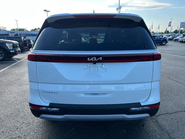 Used 2023 Kia Carnival LX FWD image 6