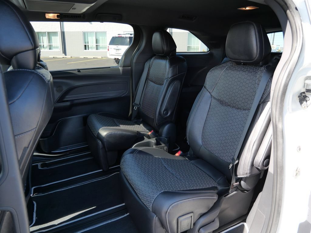 Used 2023 Toyota Sienna XSE AWD/4WD image 20