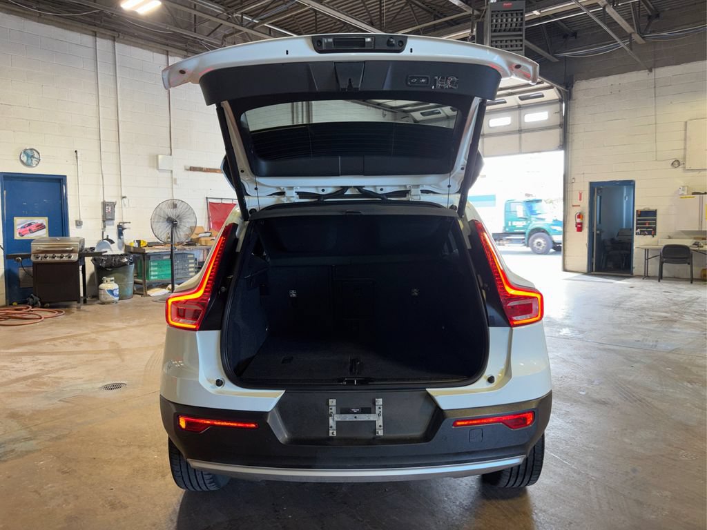 Used 2020 Volvo XC40 T5 Momentum w/ Protection Package AWD/4WD image 14