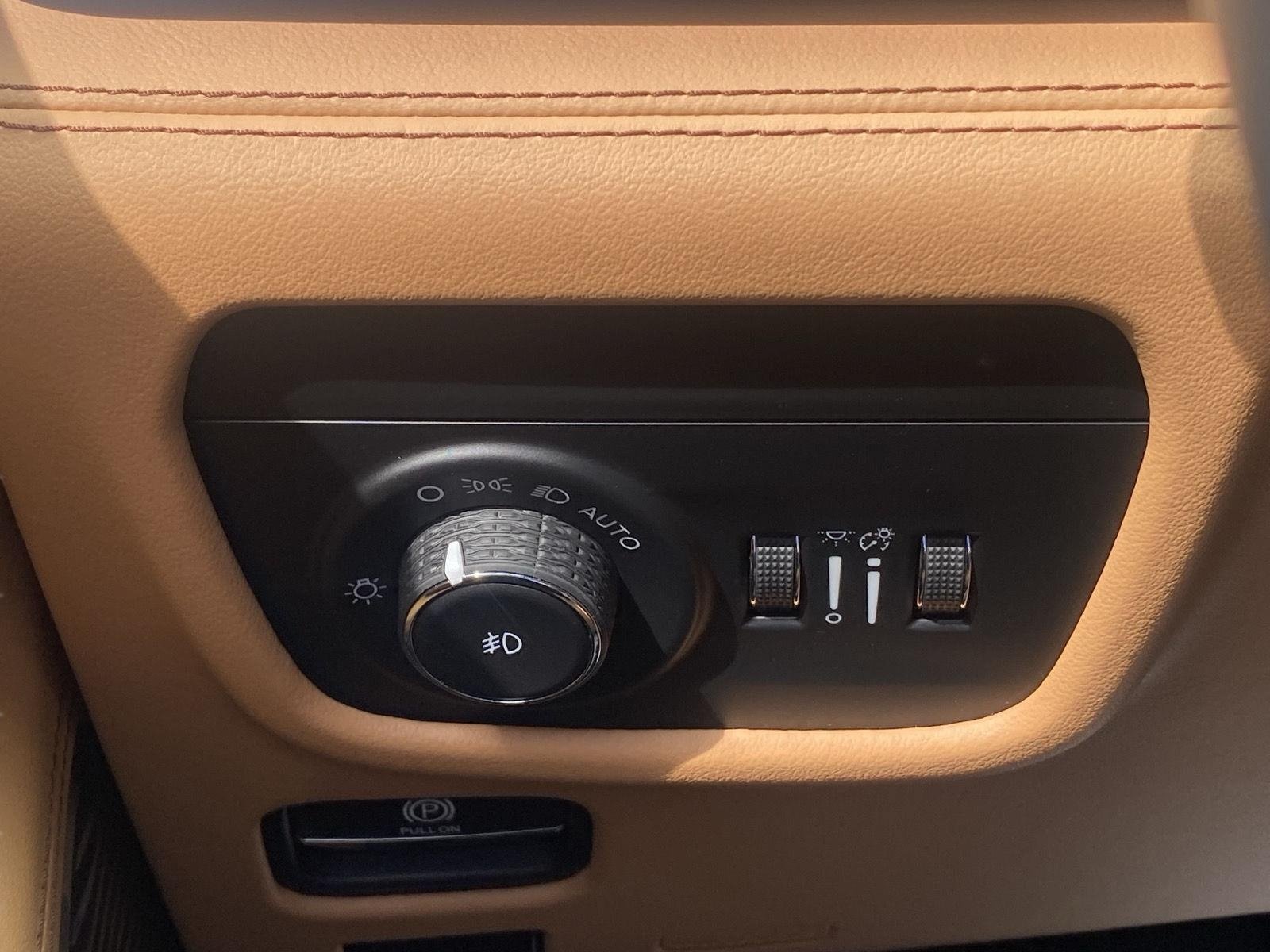 Used 2021 Jeep Grand Cherokee L Summit AWD/4WD image 11
