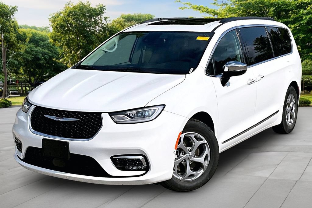 Used 2023 Chrysler Pacifica Limited FWD image 12