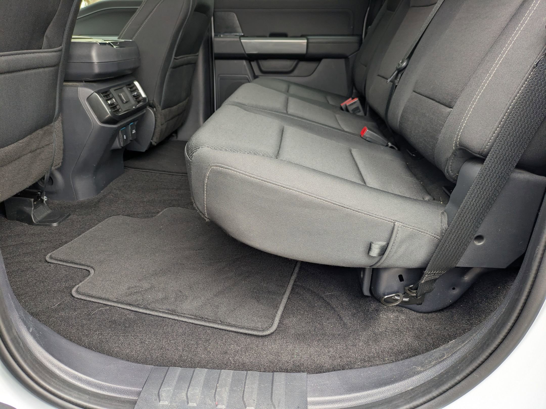 Certified 2022 Ford F150 XLT w/ Equipment Group 302A High image 26