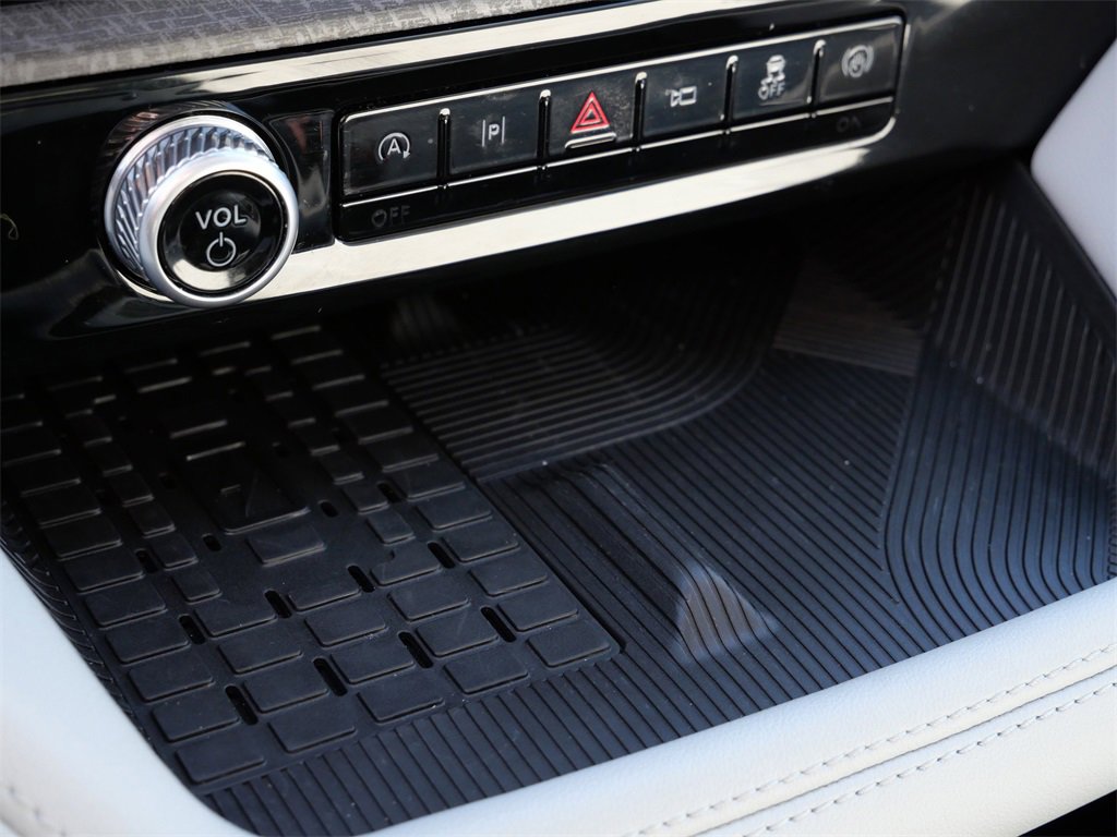 Certified 2025 Ford Explorer Platinum w/ Ultimate Package image 21