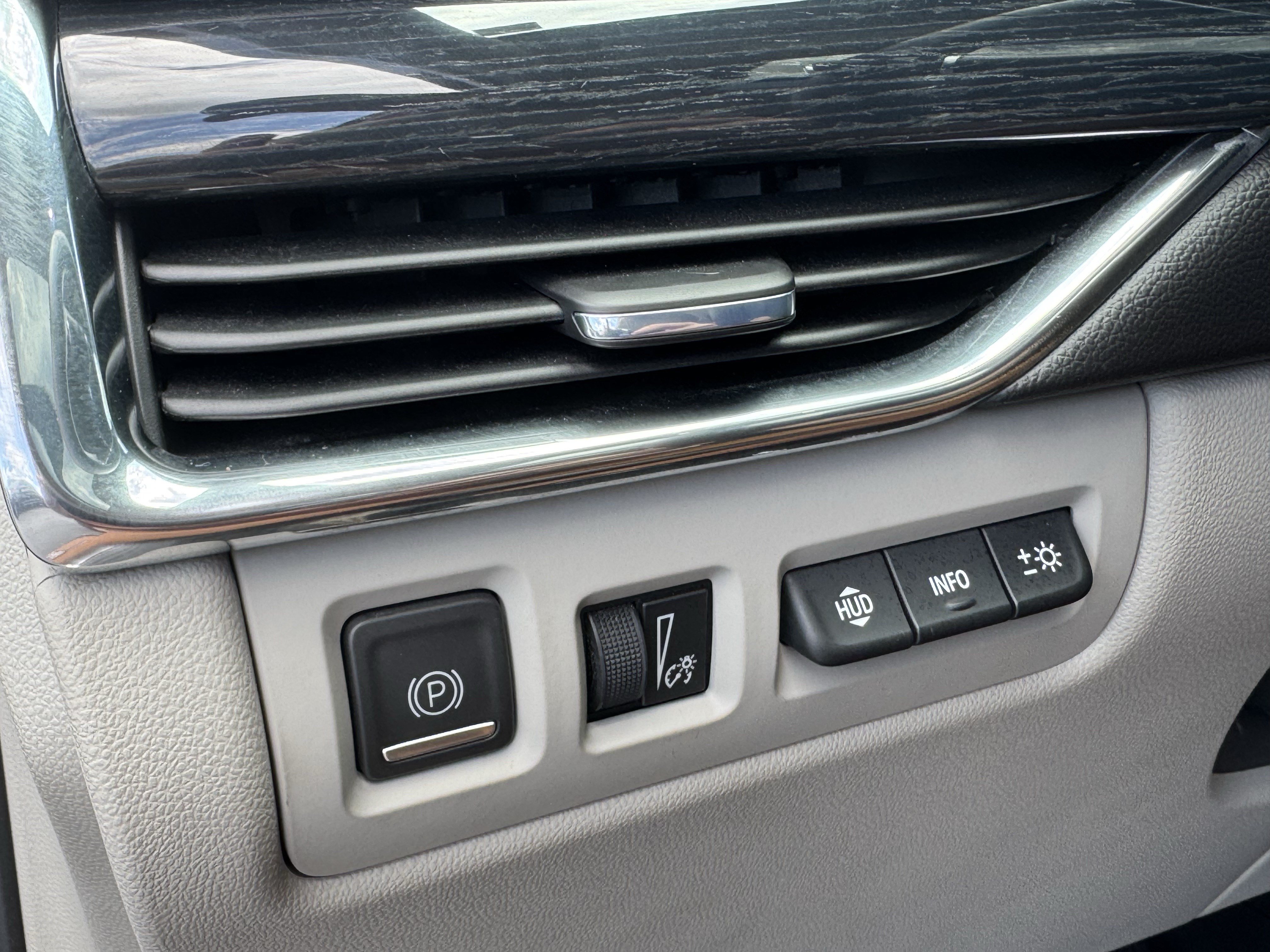 Used 2019 Cadillac XT4 Premium Luxury FWD image 38