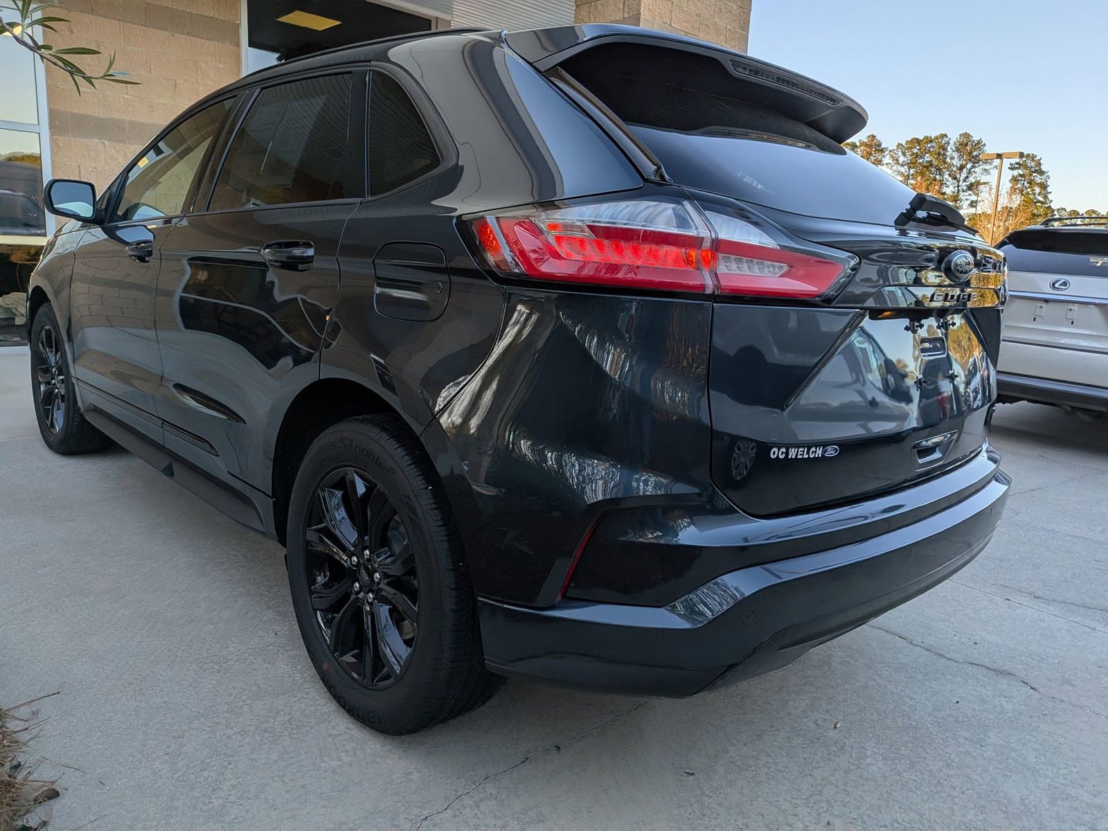 Certified 2024 Ford Edge SE w/ Black Appearance Package image 4