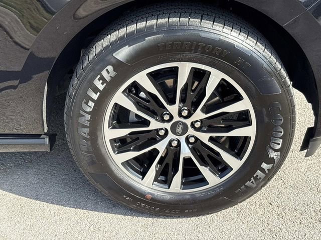 Certified 2025 Ford Expedition Max Platinum AWD/4WD image 9