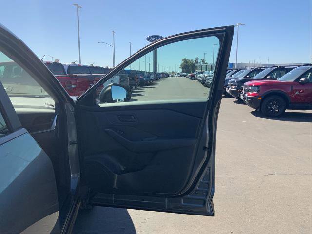 Used 2024 Nissan Rogue S FWD image 19