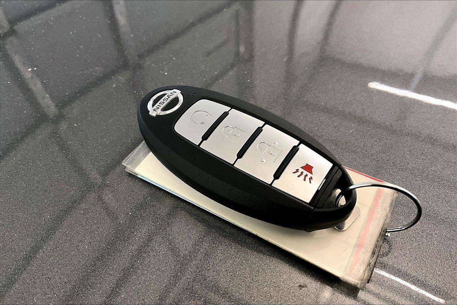 Used 2021 Nissan Rogue SV image 11