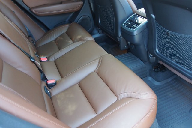 Used 2023 Volvo XC60 B5 Ultimate w/ Protection Package Premier FWD image 16