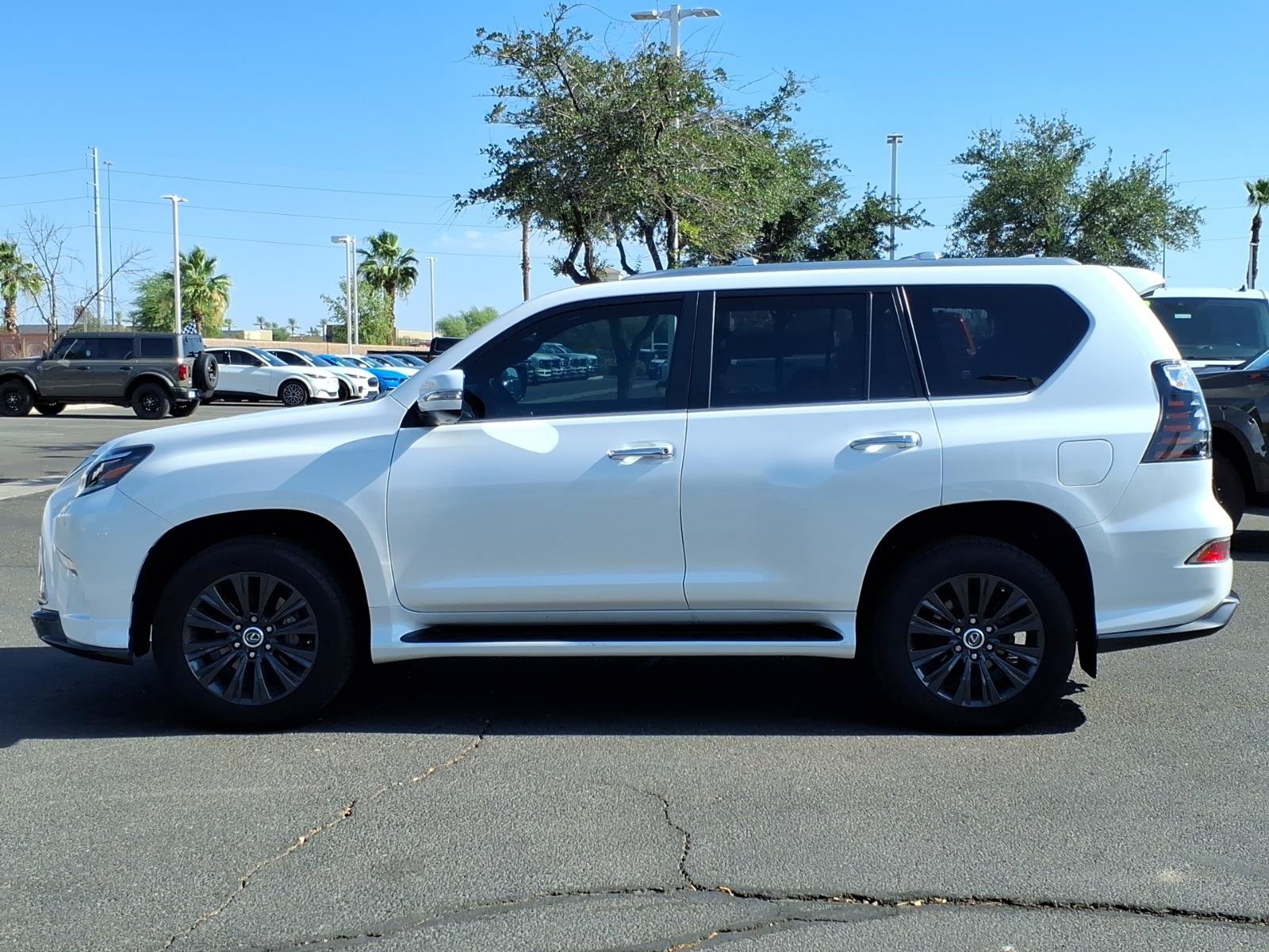 Used 2023 Lexus GX 460 Premium w/ Accessory Package AWD/4WD image 2