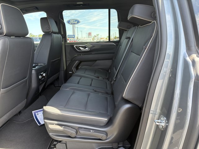 Used 2022 GMC Yukon XL SLT w/ SLT Premium Package AWD/4WD image 14