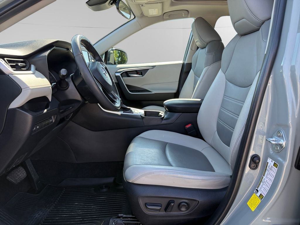 Used 2021 Toyota RAV4 XLE Premium FWD image 9