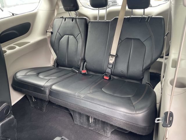 Used 2020 Chrysler Pacifica Touring-L FWD image 22