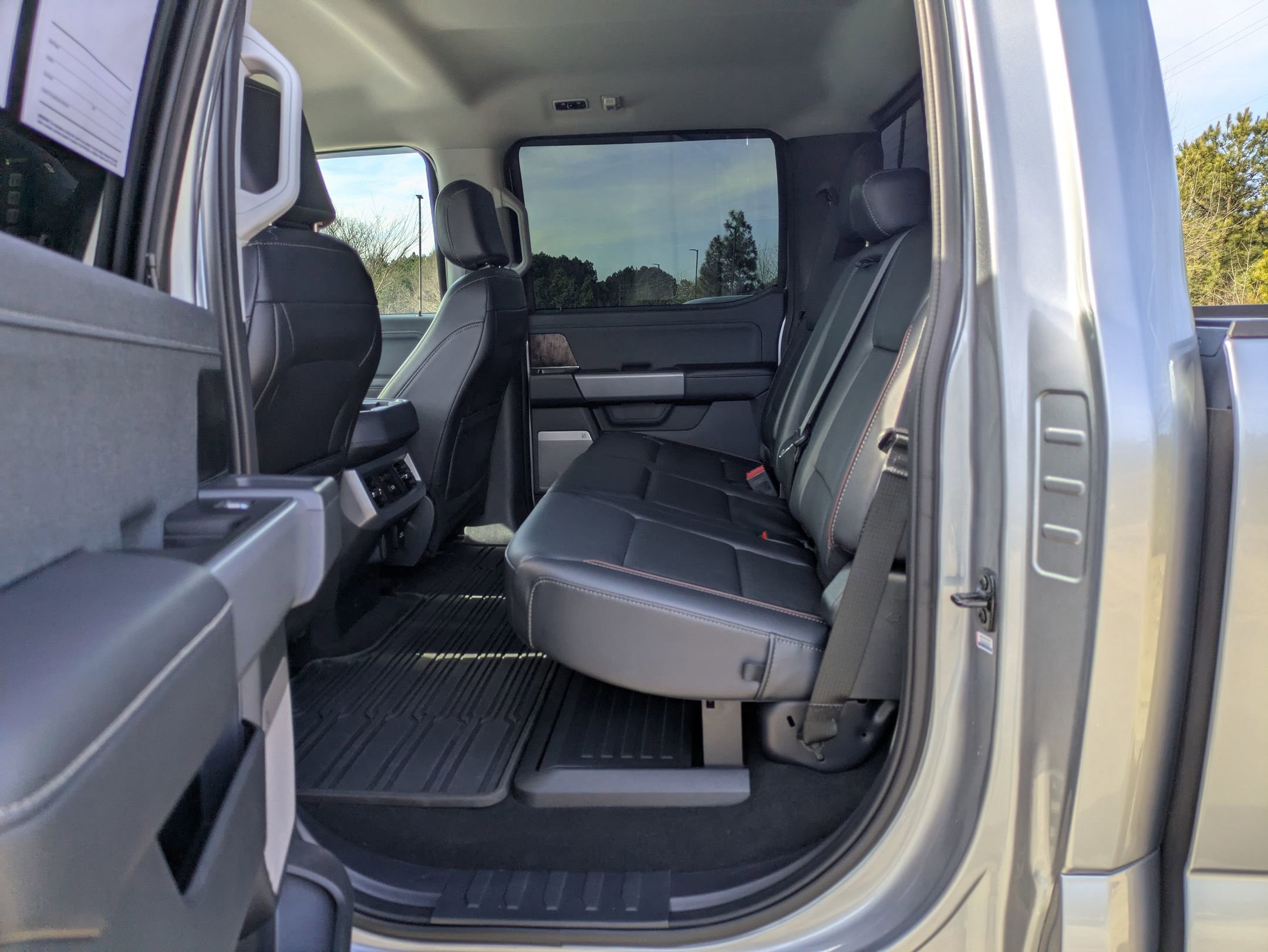 Certified 2024 Ford F350 Lariat w/ Chrome Package image 30