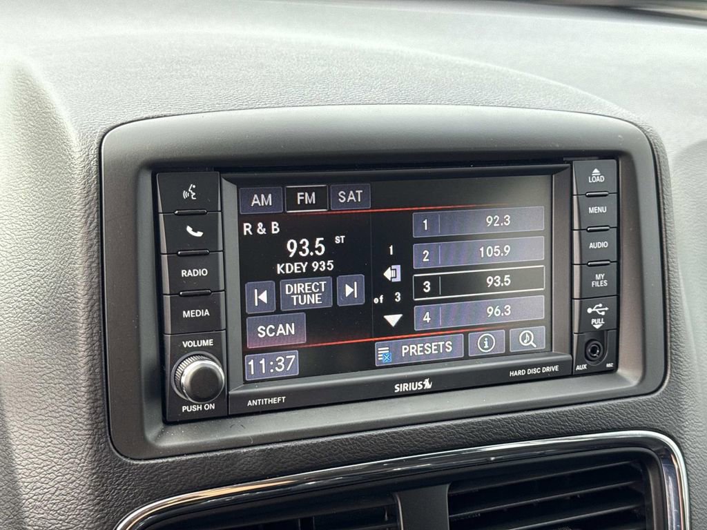 Used 2018 Dodge Grand Caravan SE w/ UConnect Hands-Free Group image 13