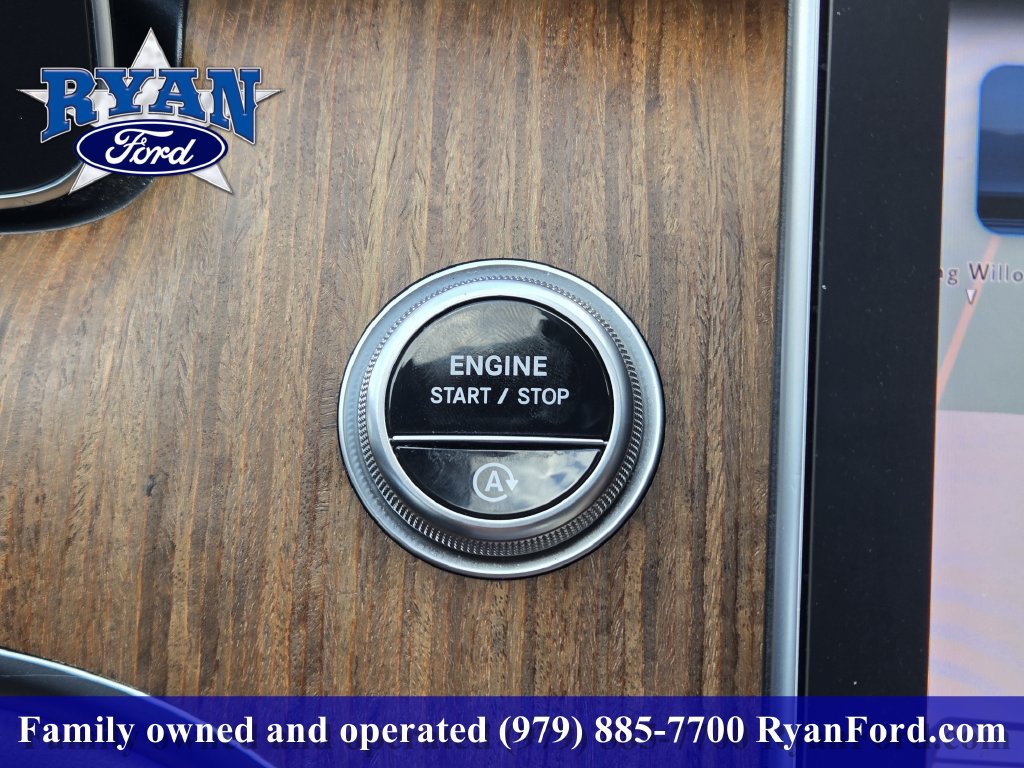 Used 2023 Mercedes-Benz C 300 Sedan w/ Exclusive Trim Package image 16