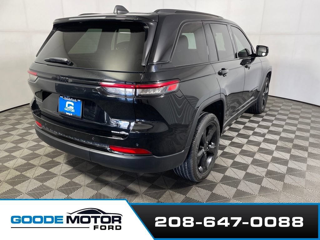 Used 2023 Jeep Grand Cherokee Altitude AWD/4WD image 7
