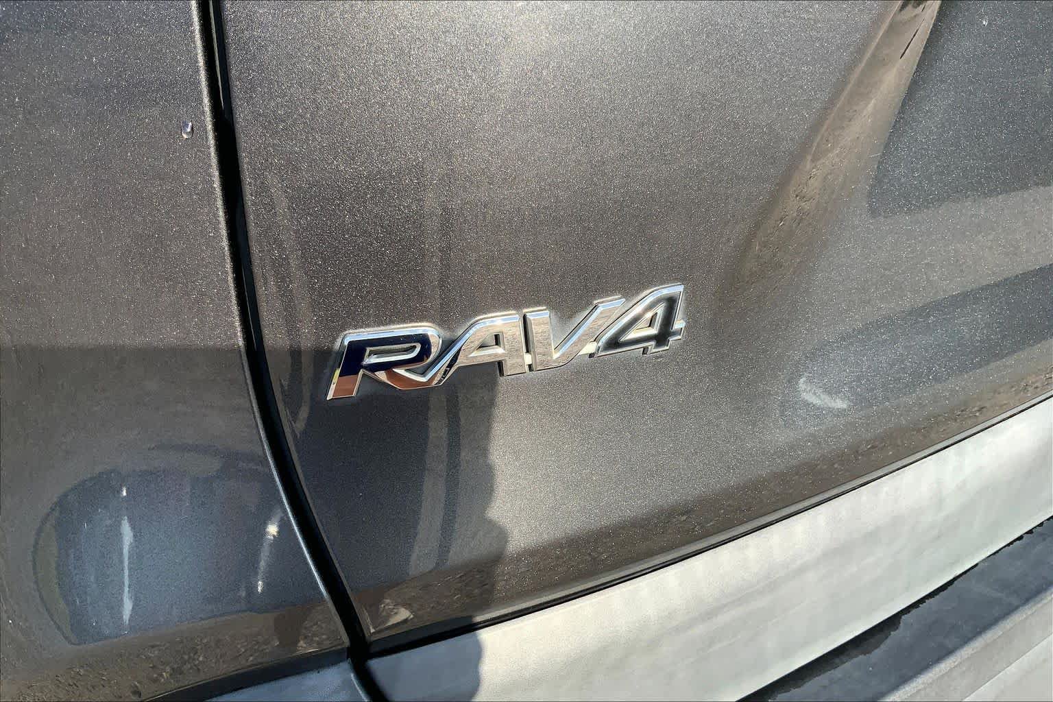 Used 2021 Toyota RAV4 XLE Premium FWD image 33