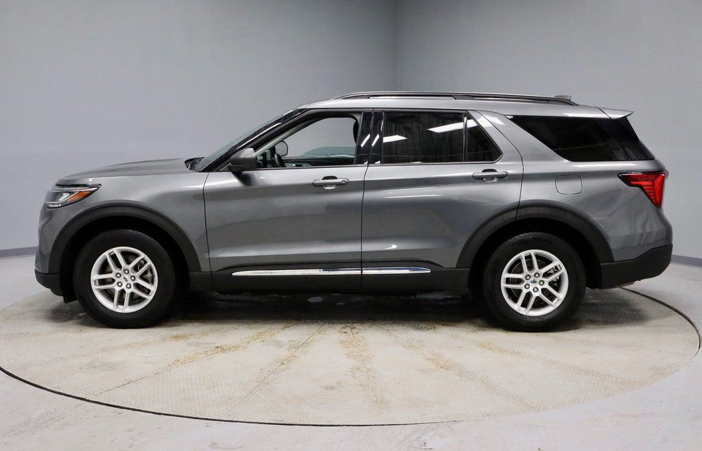 Certified 2025 Ford Explorer Active AWD/4WD image 2