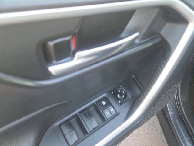 Used 2020 Toyota RAV4 XLE w/ Convenience Package FWD image 15