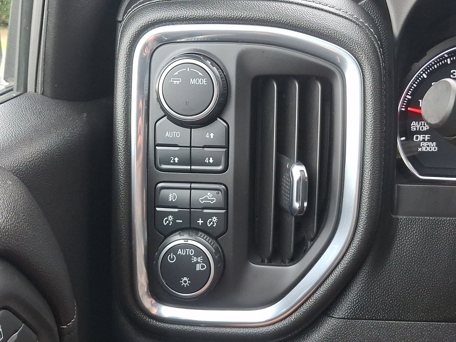 Used 2021 Chevrolet Silverado 1500 LT Trail Boss w/ Convenience Package II AWD/4WD image 21