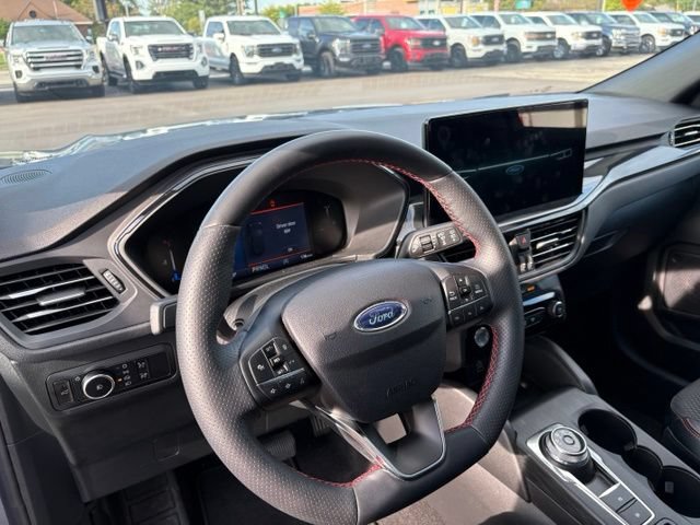 Certified 2025 Ford Escape ST-Line Select w/ Tech Pack #1 AWD/4WD image 5