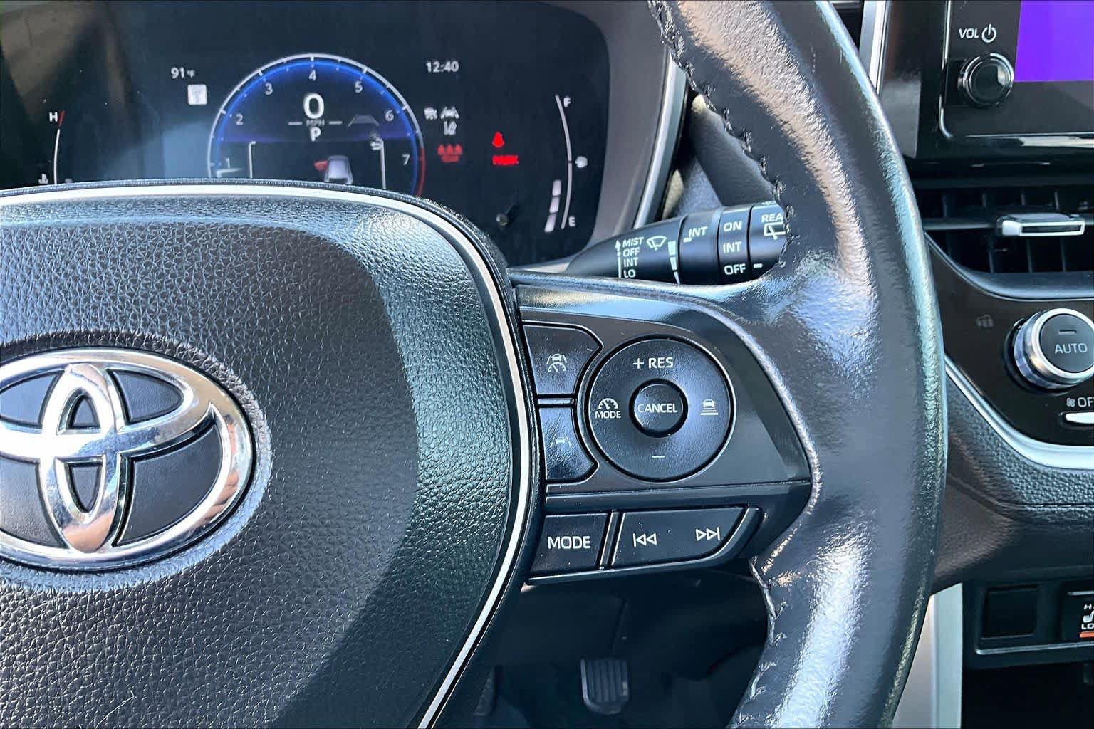 Used 2024 Toyota Corolla Cross XLE FWD image 24
