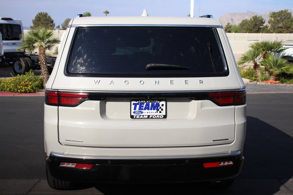 Used 2022 Jeep Wagoneer Series II AWD/4WD image 6