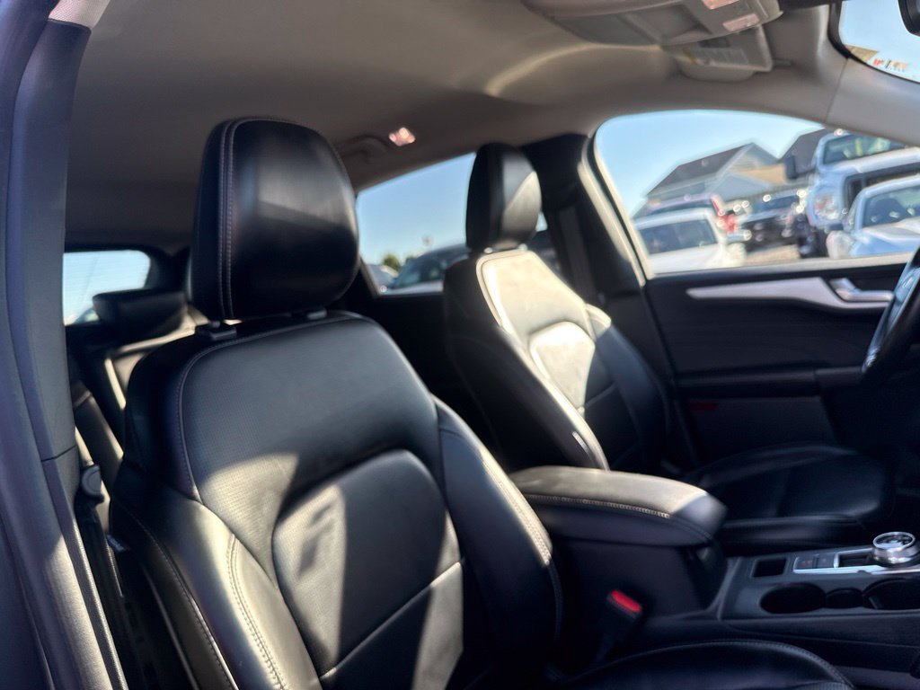 Certified 2024 Ford Escape Platinum AWD/4WD image 40