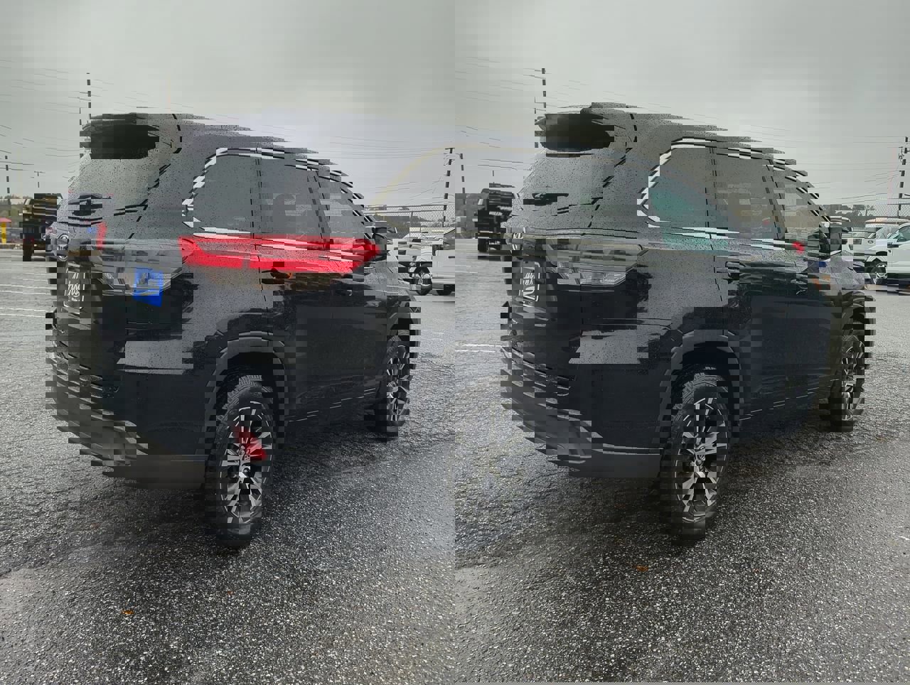 Used 2018 Toyota Highlander LE image 4