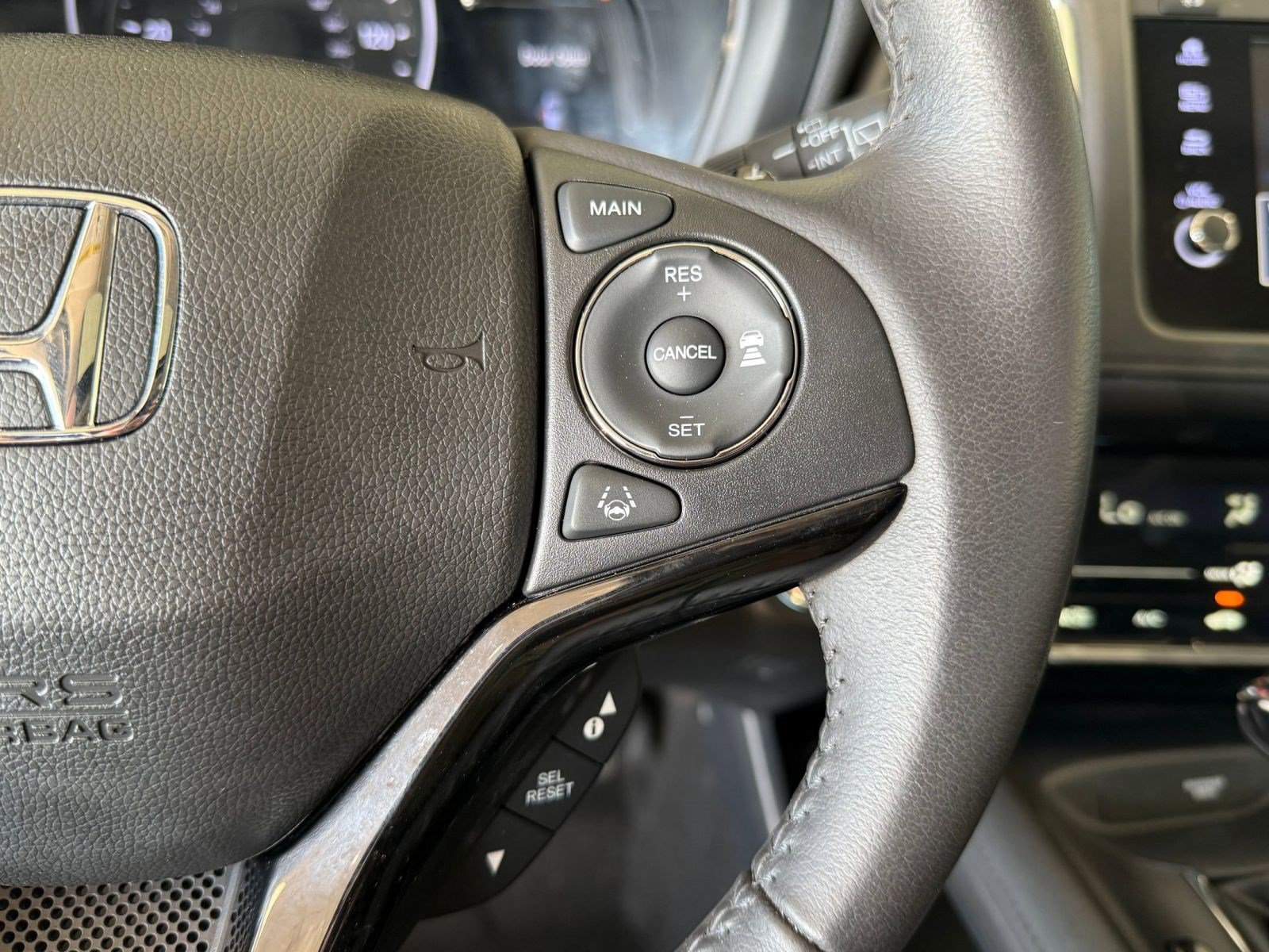 Used 2020 Honda HR-V Touring image 29