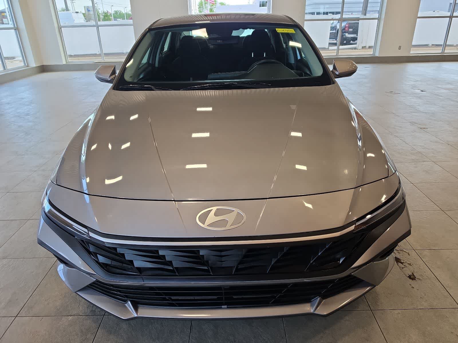 Used 2024 Hyundai Elantra SEL FWD image 3