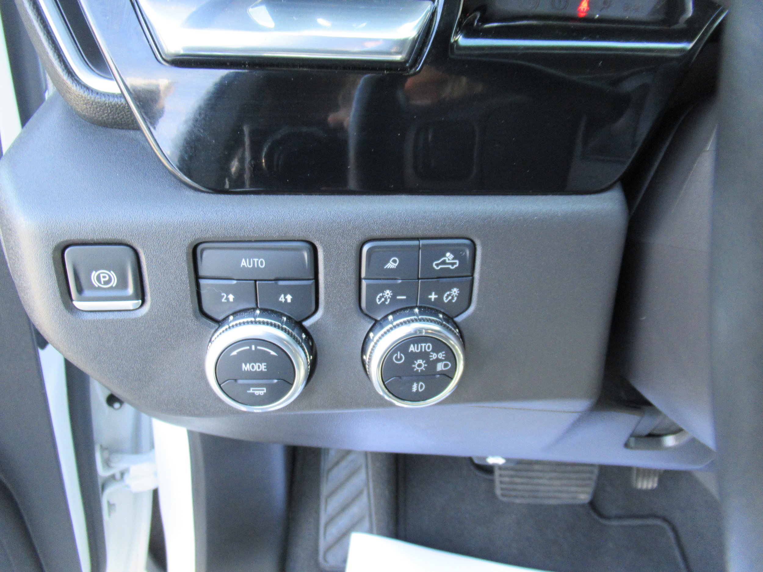 Used 2024 GMC Sierra 1500 SLT AWD/4WD image 11