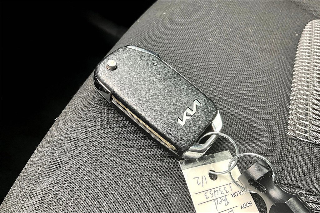 Used 2022 Kia Sorento LX image 12