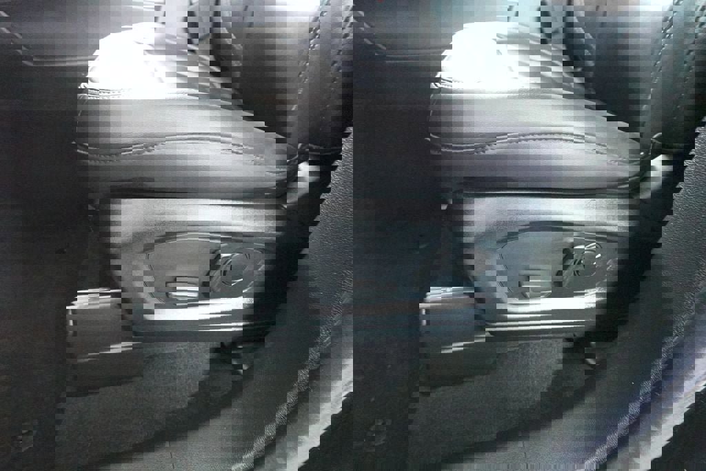 Certified 2023 Ford Explorer XLT w/ Equipment Group 202A image 11