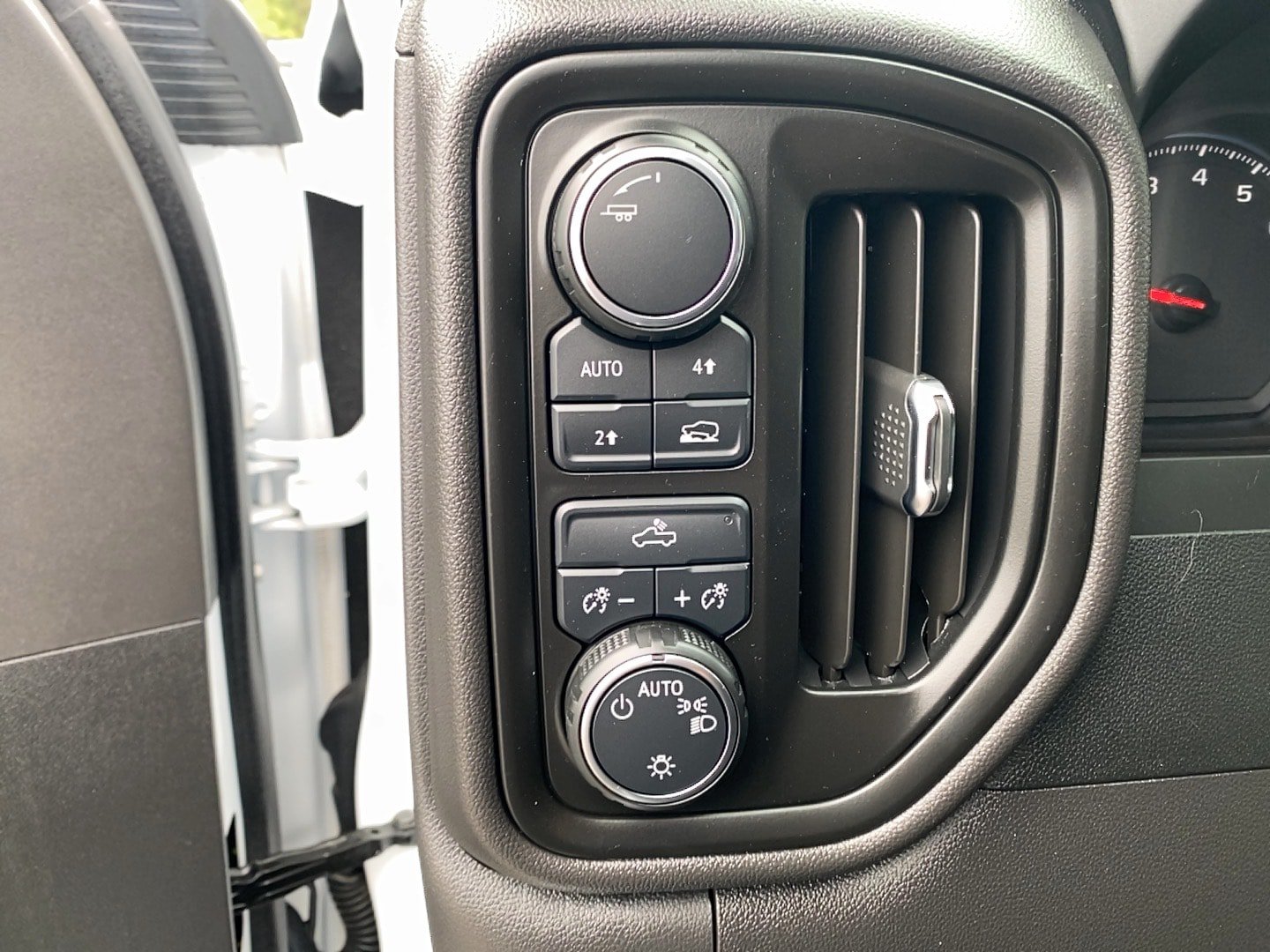 Used 2025 Chevrolet Silverado 1500 W/T w/ WT Value Package AWD/4WD image 15